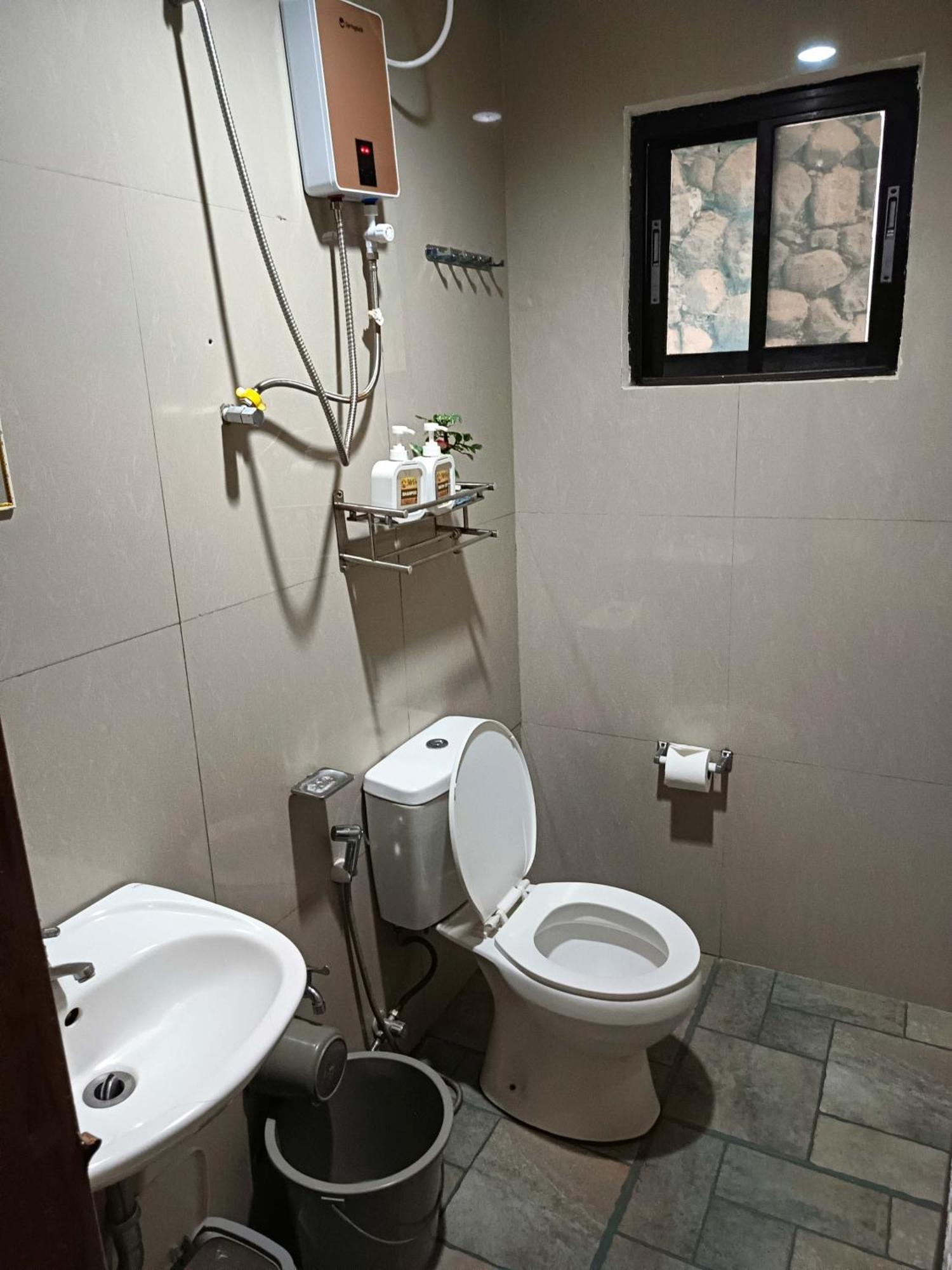 Milvir Tourist Inn 爱妮岛 外观 照片